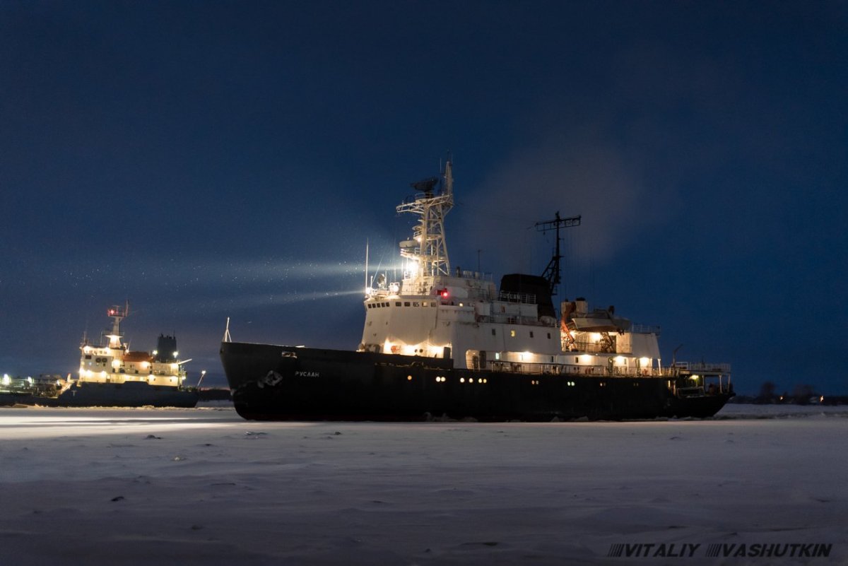 Судно ледокол Руслан