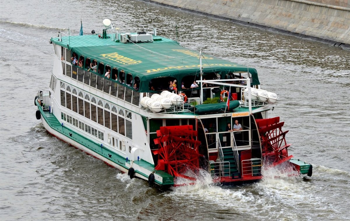 Теплоход Колесов на Москве реке
