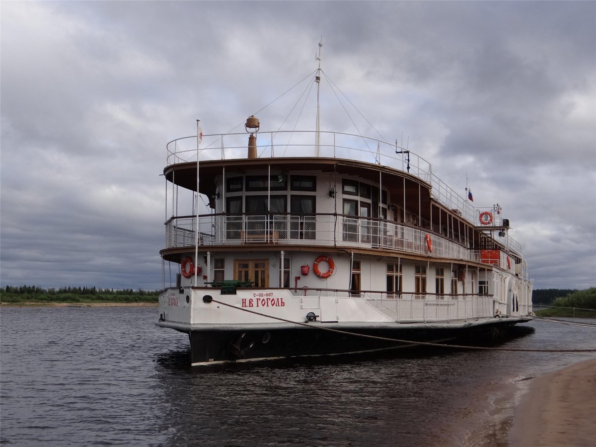 Колесный Речной пароход «н.в. Гоголь»