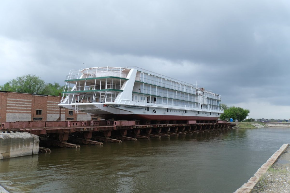 ПКС 180 теплоход