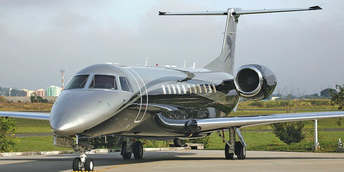 Самолет бизнес Джет