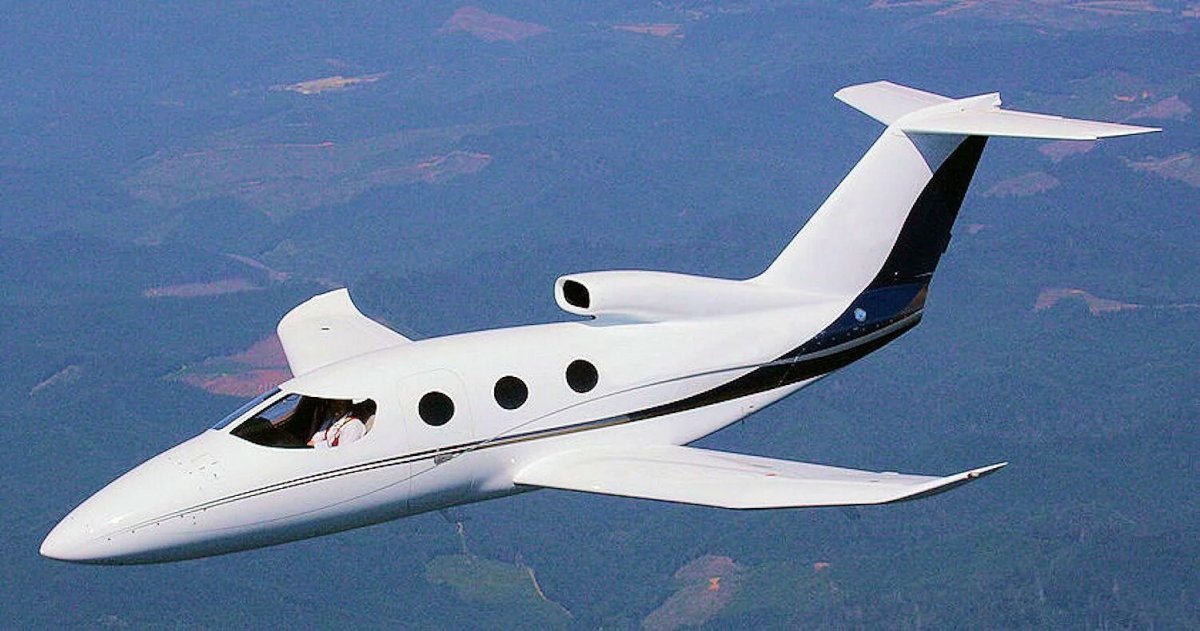 Самолет Маверик джет1500