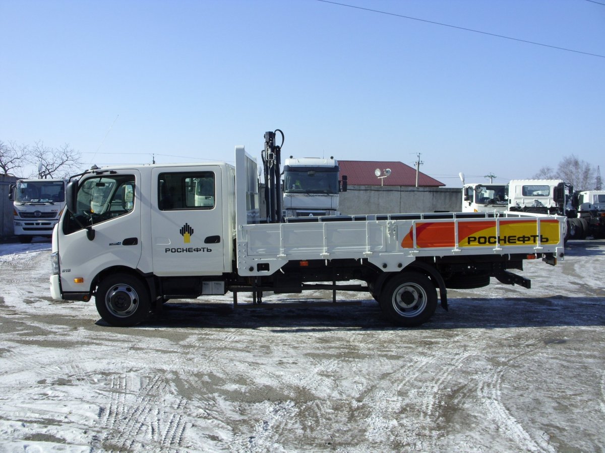 Hino 300 двухрядная кабина