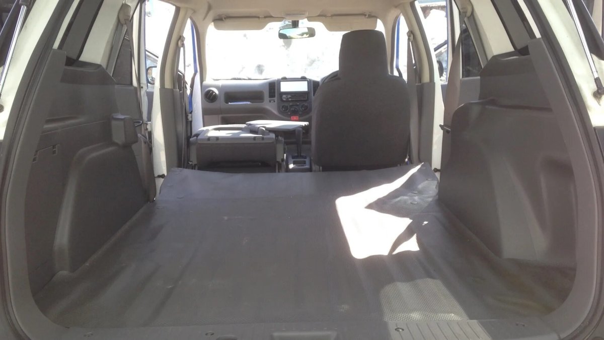 Ниссан ад 12 багажник салона
