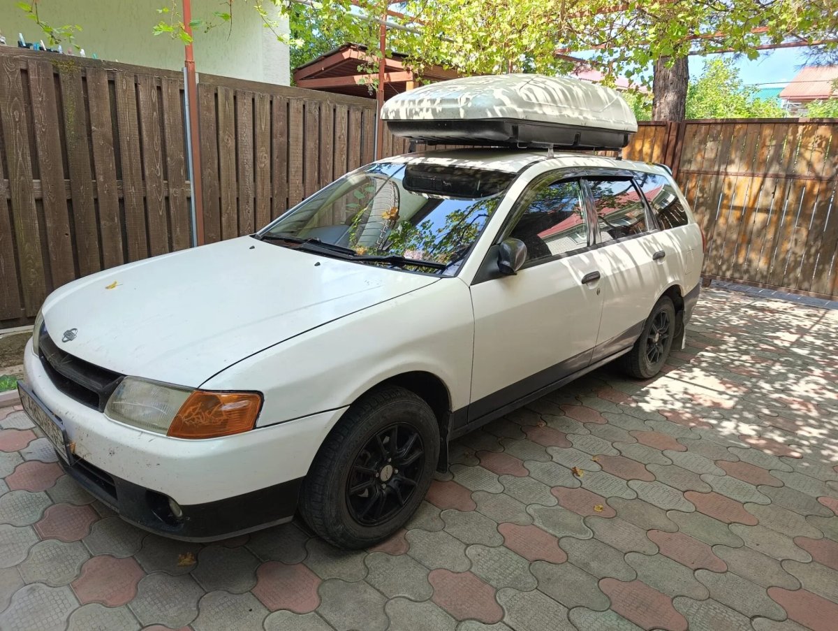 Ниссан с крышей другого цвета