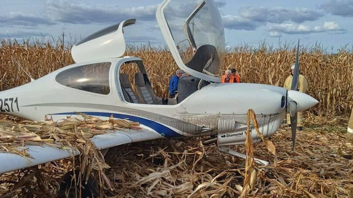 Самолёт на кукурузном поле