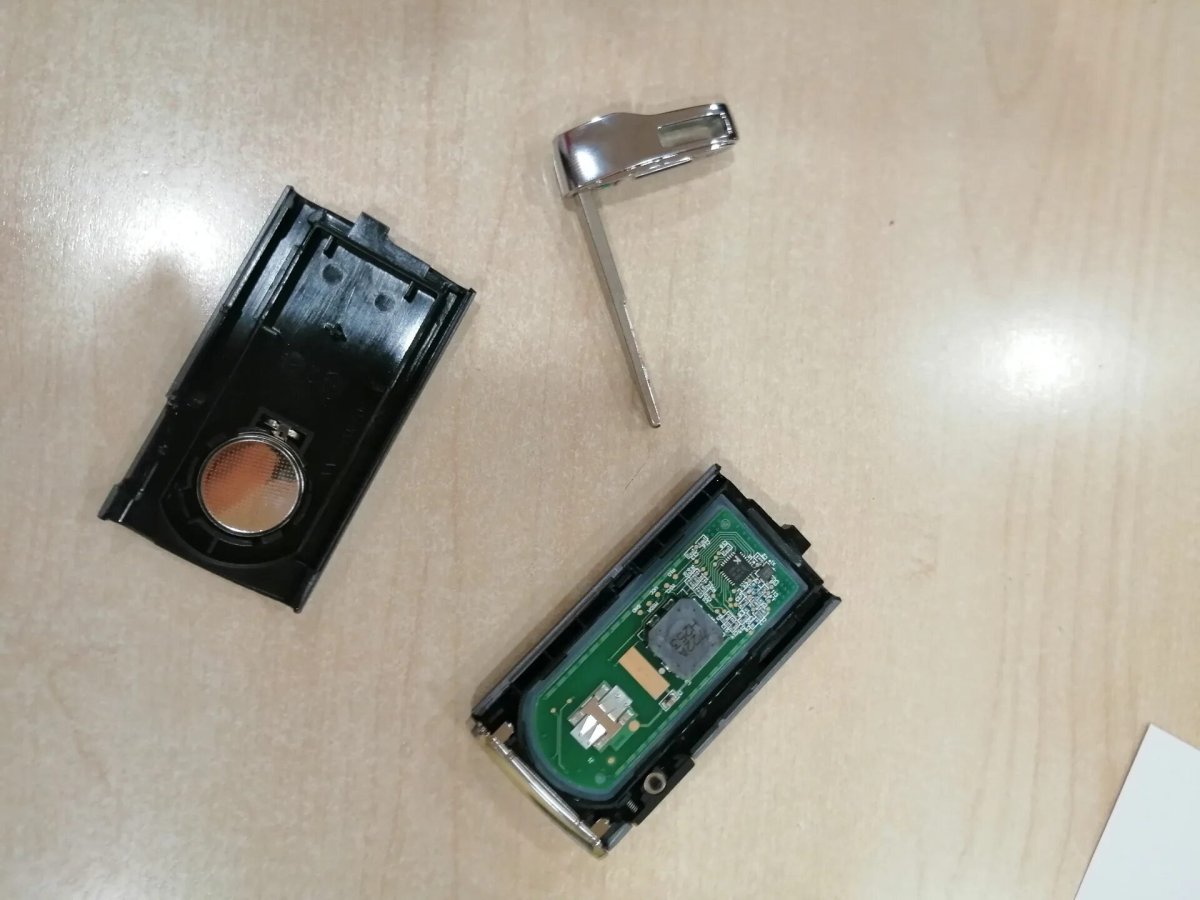 Батарейка в смарт Ключе тигго8про