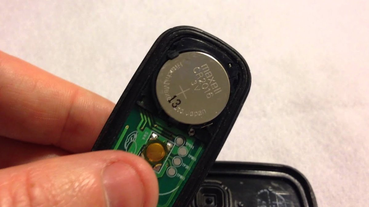 Батарейка в ключ Тойота Камри 40