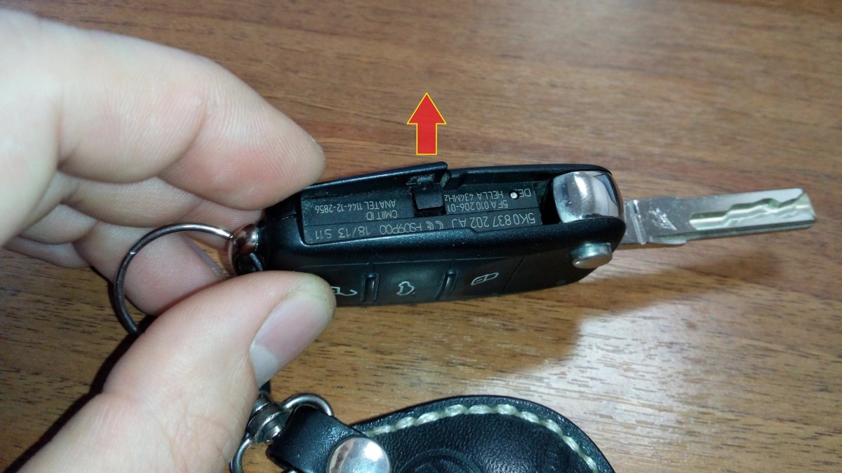 Батарейка ключа Туарег 2004