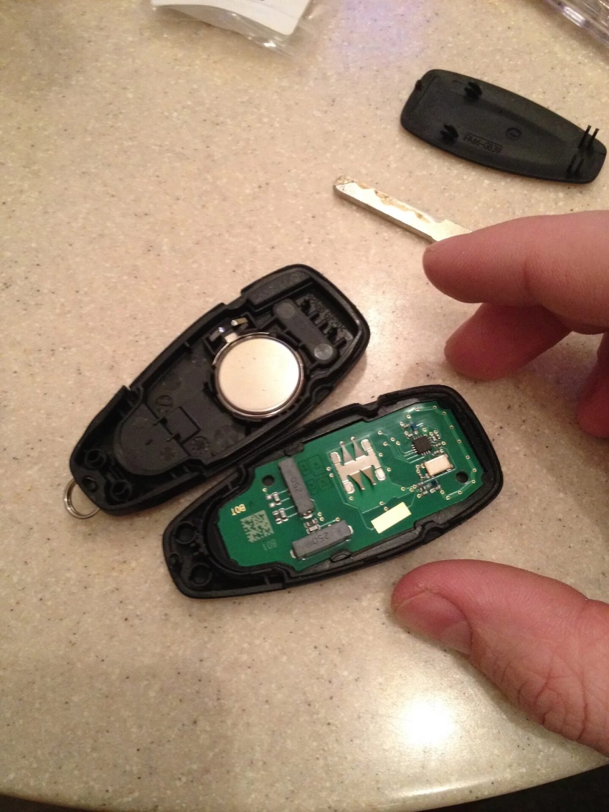 Батарейка в ключ Форд Куга 2