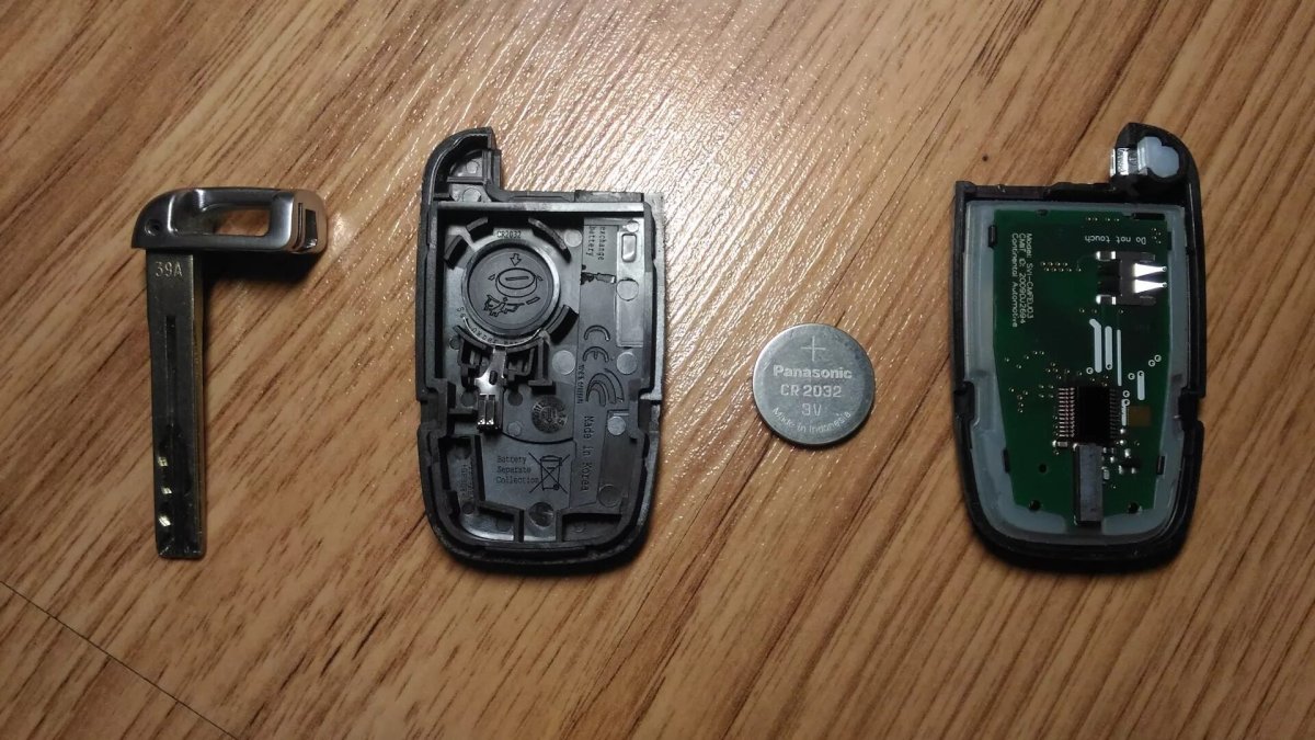 Батарейка в ключ Kia Sportage 4