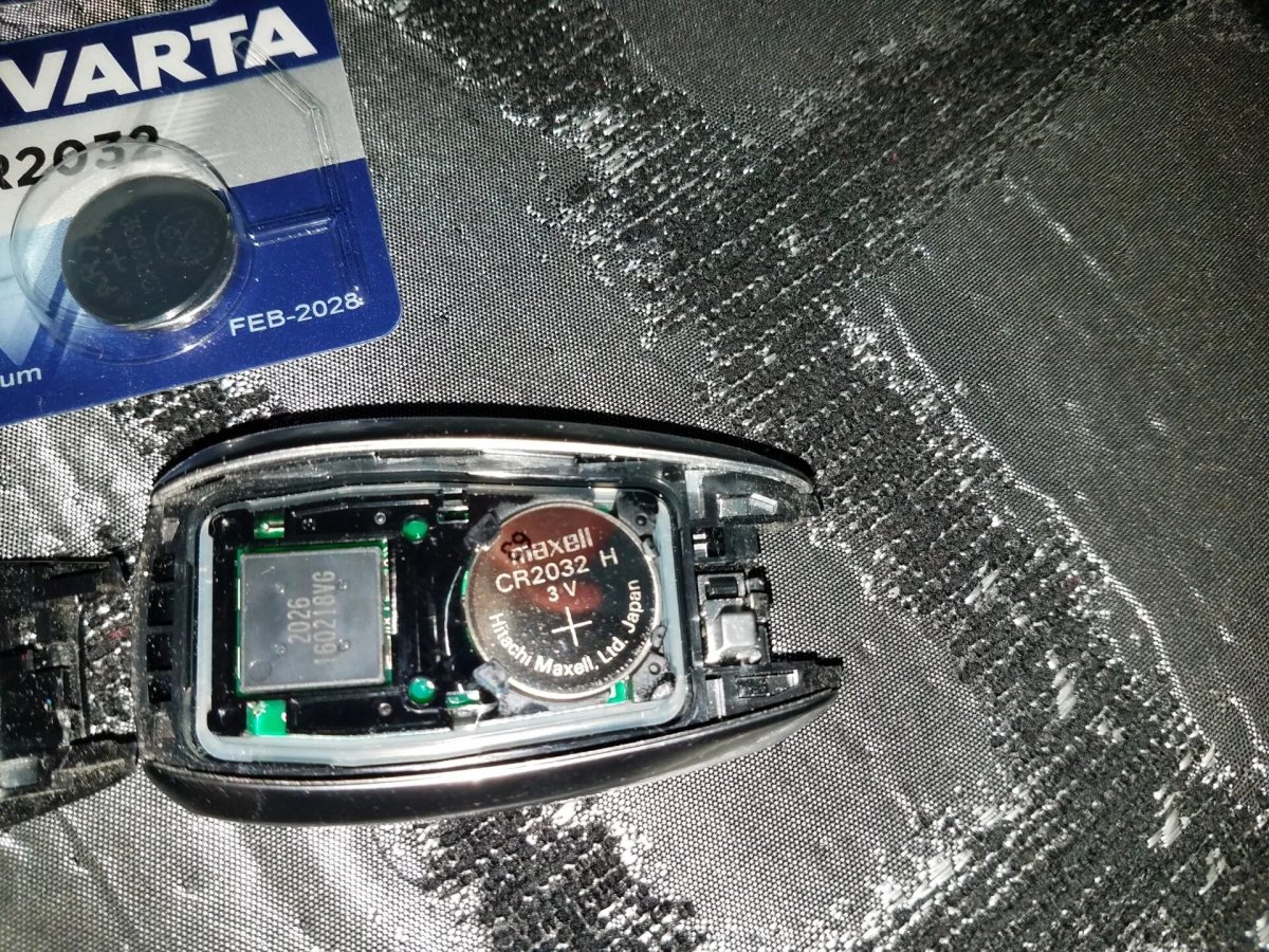 Батарейка в ключ Субару