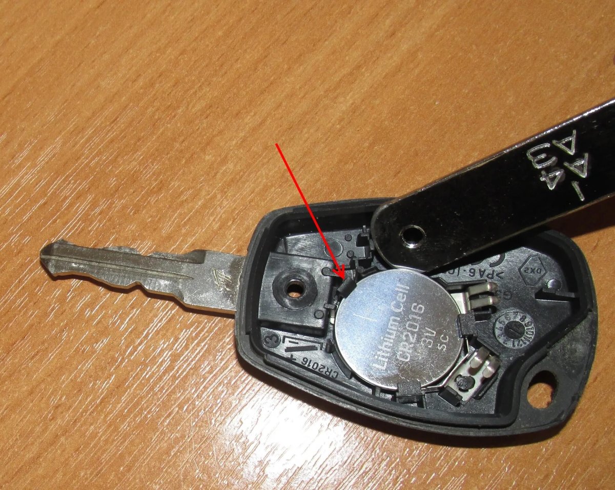 Батарейка в ключ Лада Веста