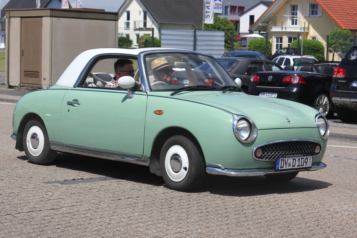 1/43 Nissan Figaro