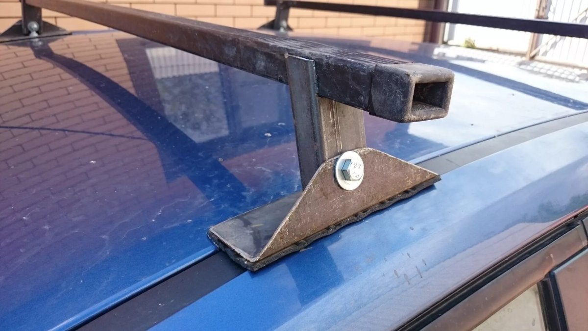 Крепеж багажника /2101, 2108, 2121/ с водостоком