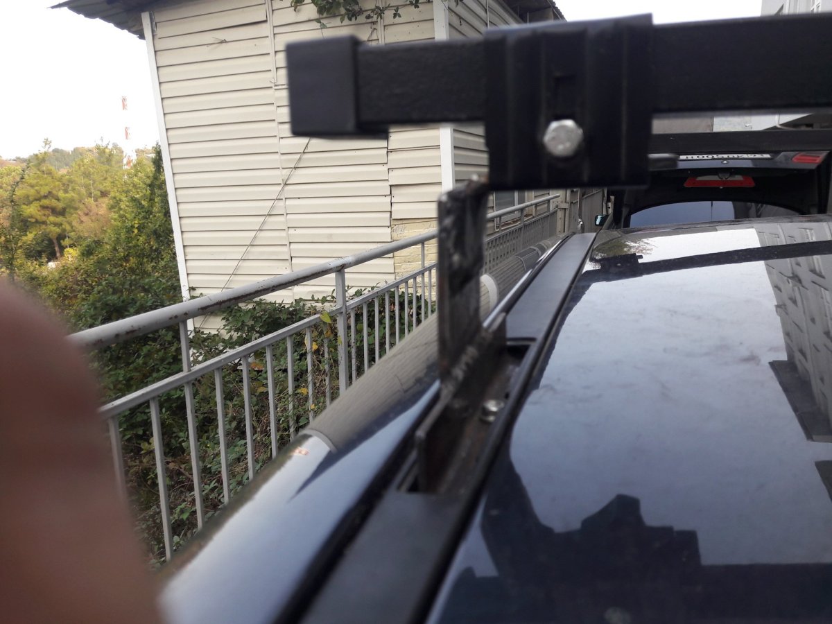 Крепление багажника Ford Focus 2