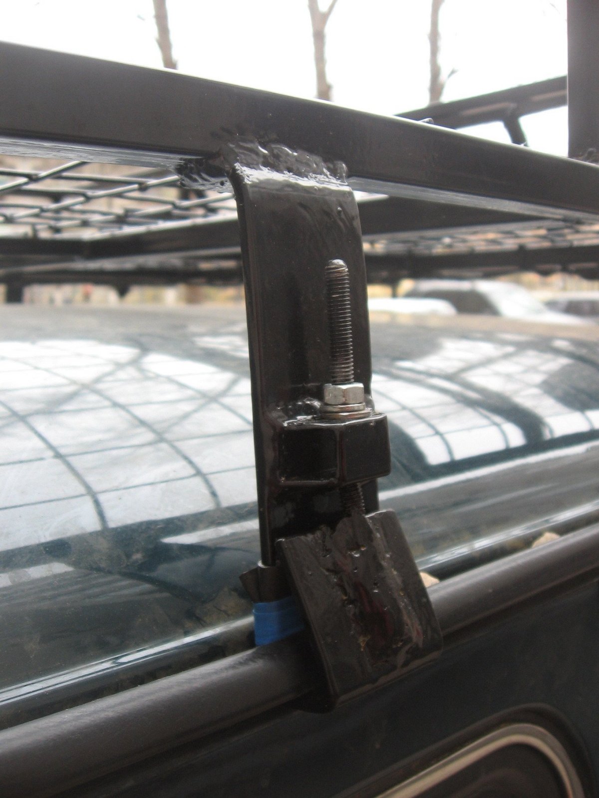 Крепление багажника Нива 2121