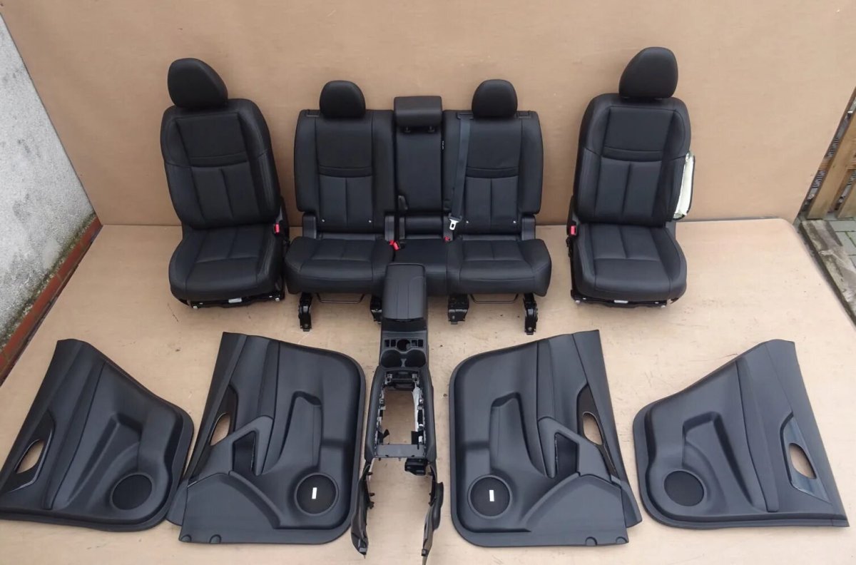 Кожаные сиденья x Trail t32