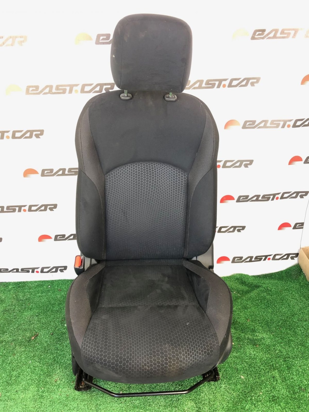 Кресло Ниссан Жук