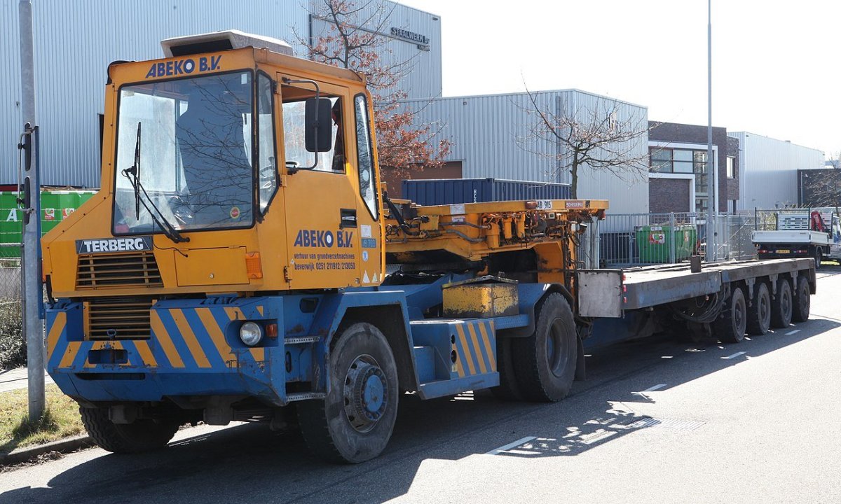 Портовый тягач Terberg