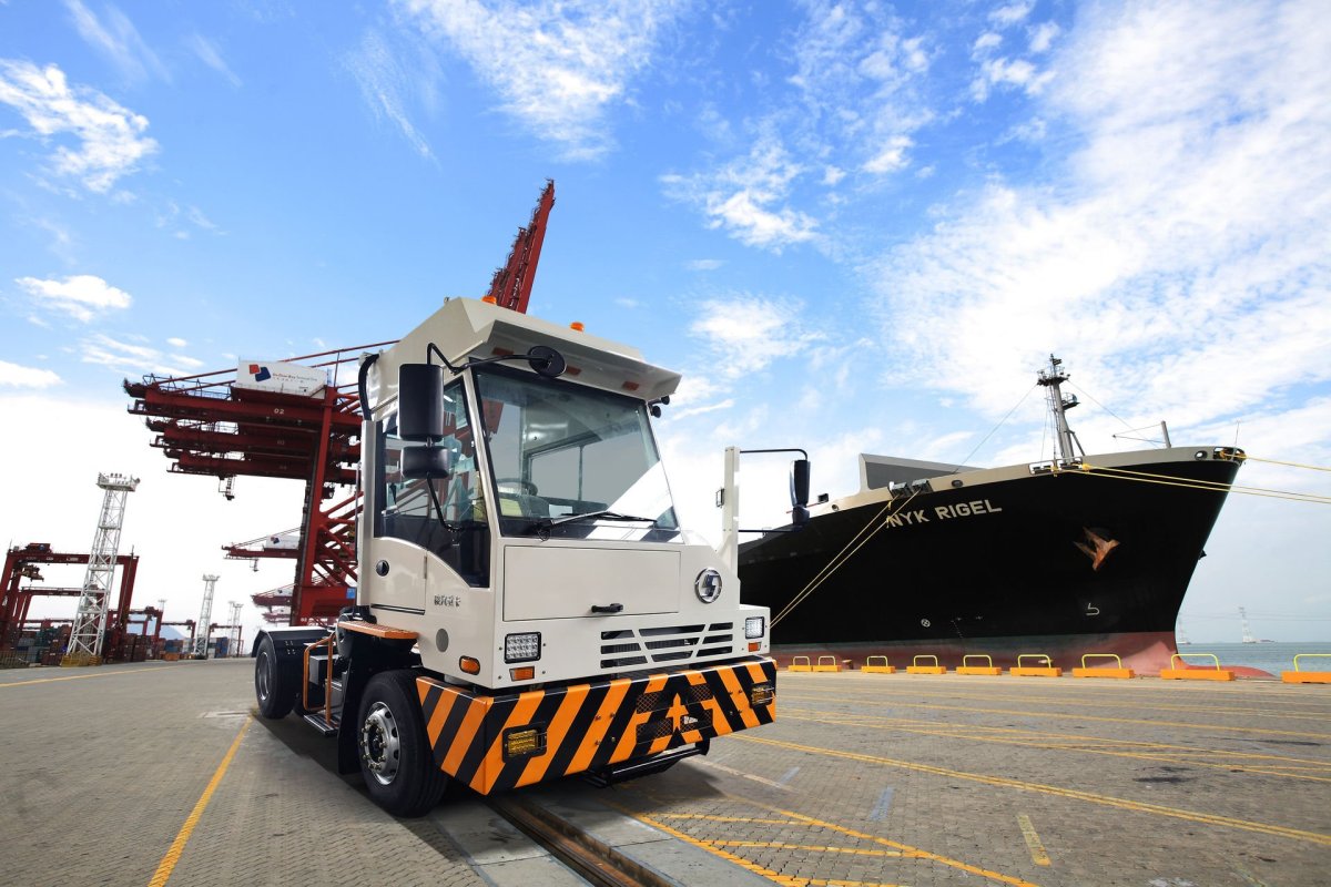 Терминальный тягач Heli