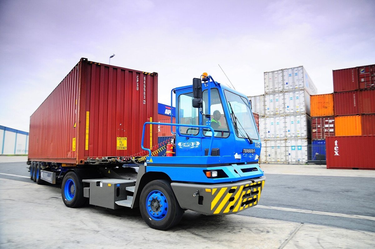 Портовый тягач Терберг