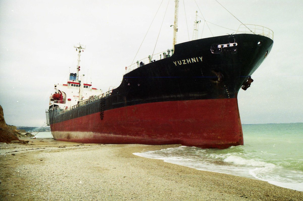 Бухта Инал корабль на мели