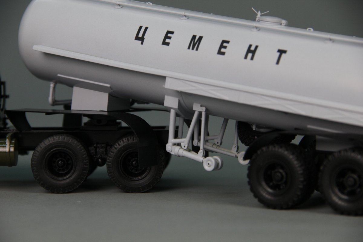 Полуприцеп цементовоз с-652