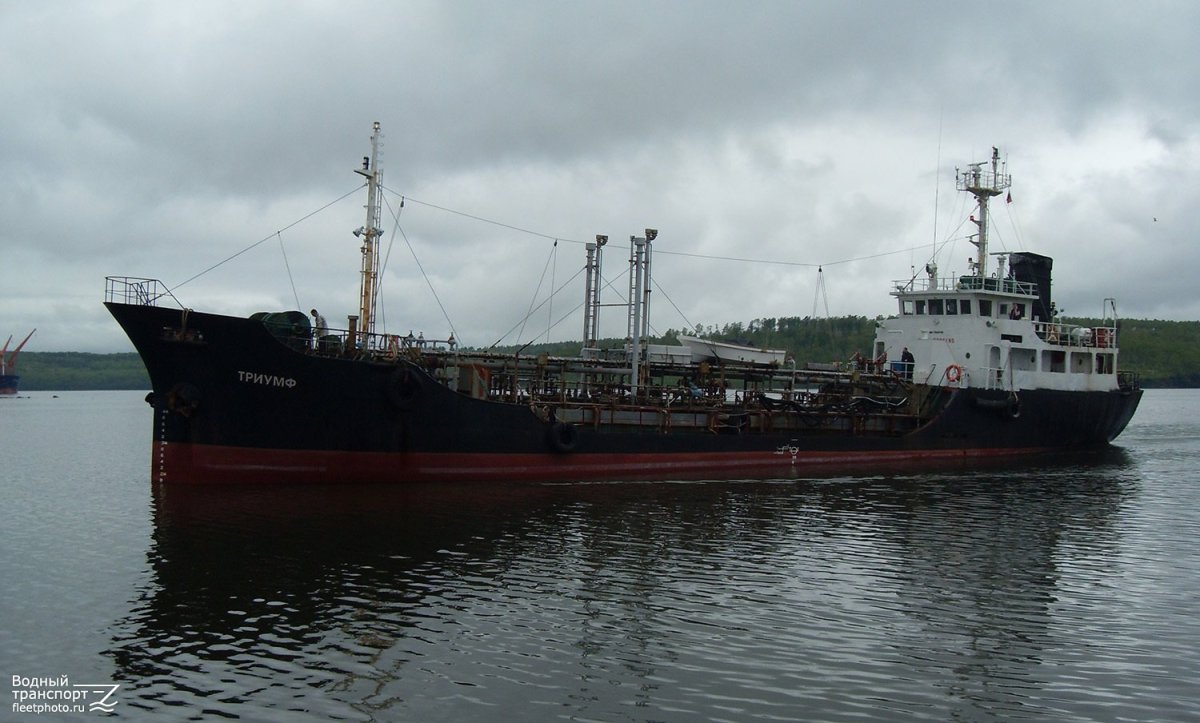 Triumph судно