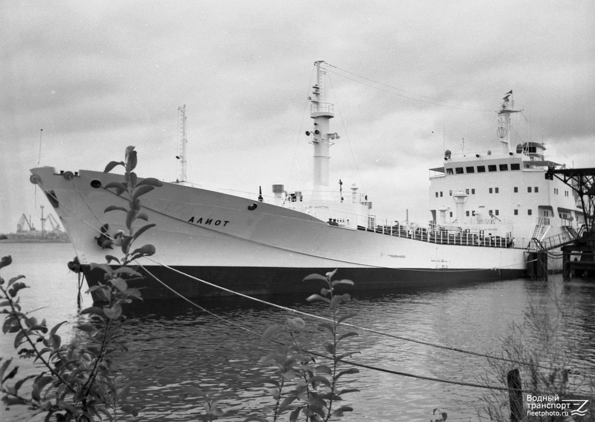 Танкер виновоз Алиот