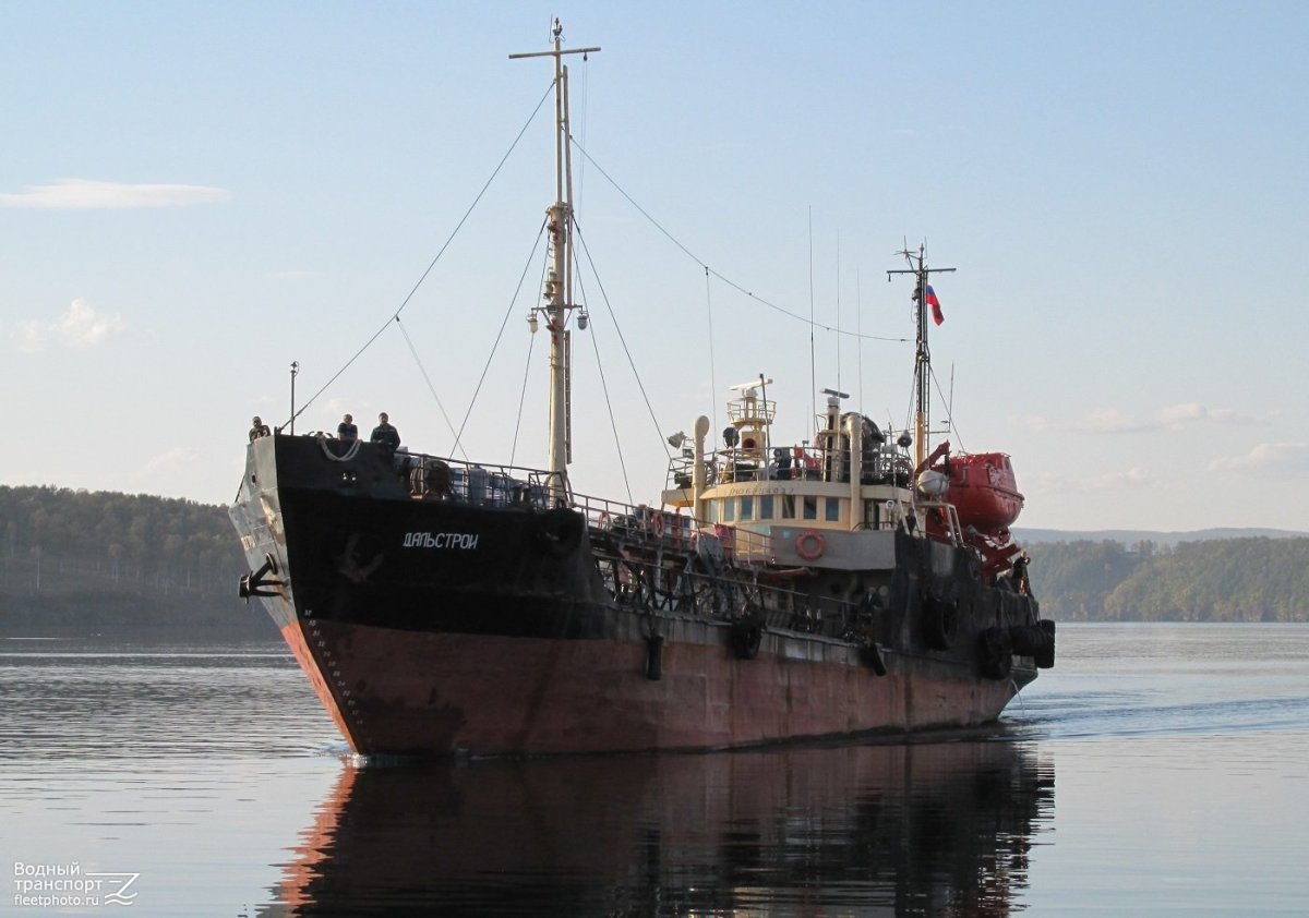 Дальстрой судно