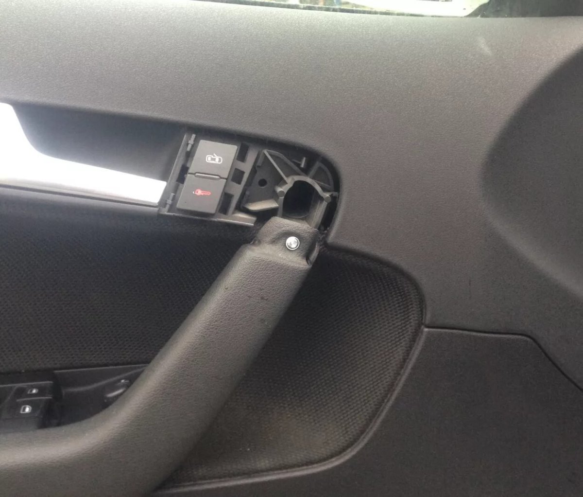 Снятие обшивки двери Ауди а3 2012 года