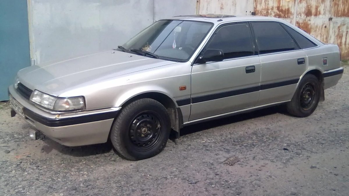 Мазда 626 серая