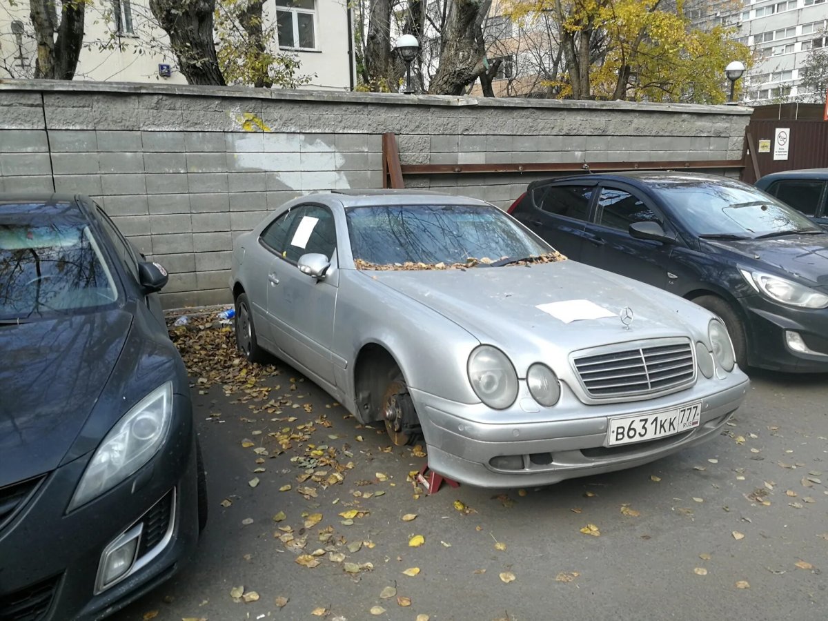Брошенный Мерседес w221 2005