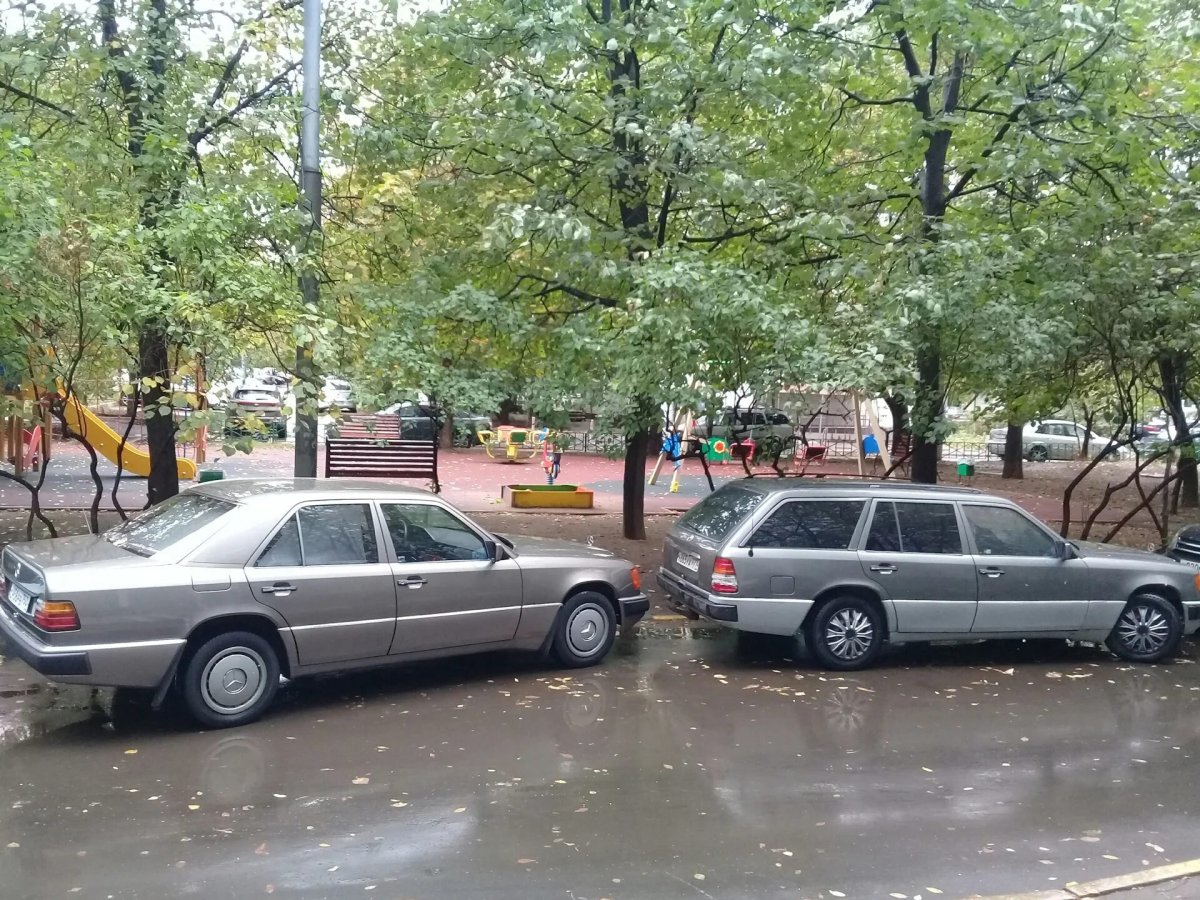 Мерседес w124 во дворе
