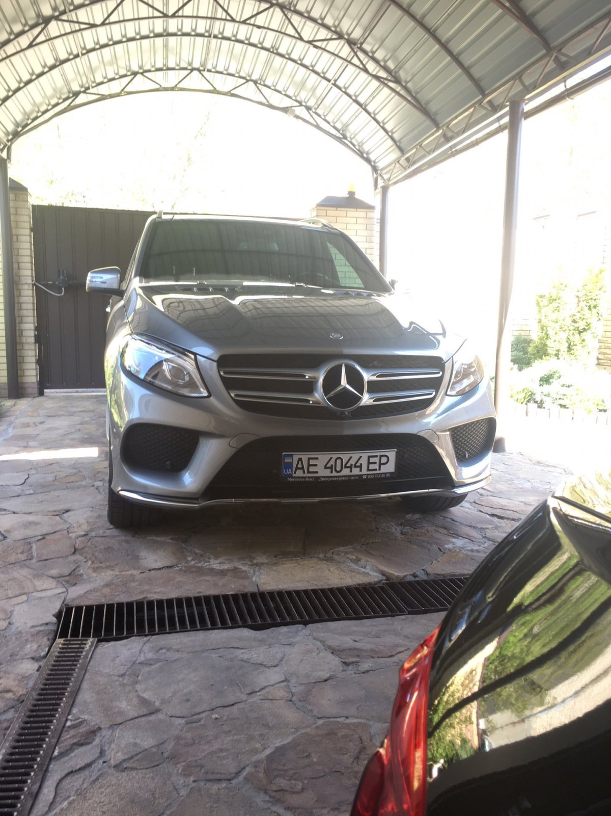 Мерседес АМГ во дворе