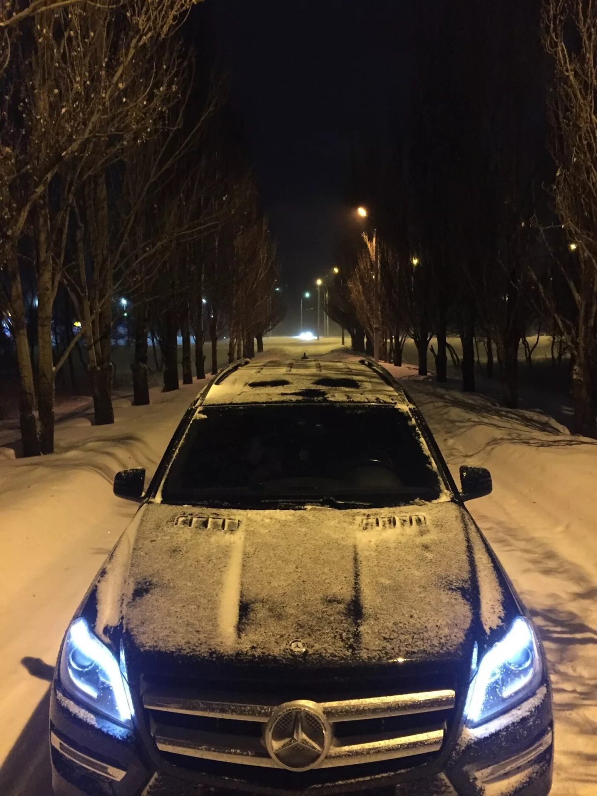 Мерседес gl ночью зимой