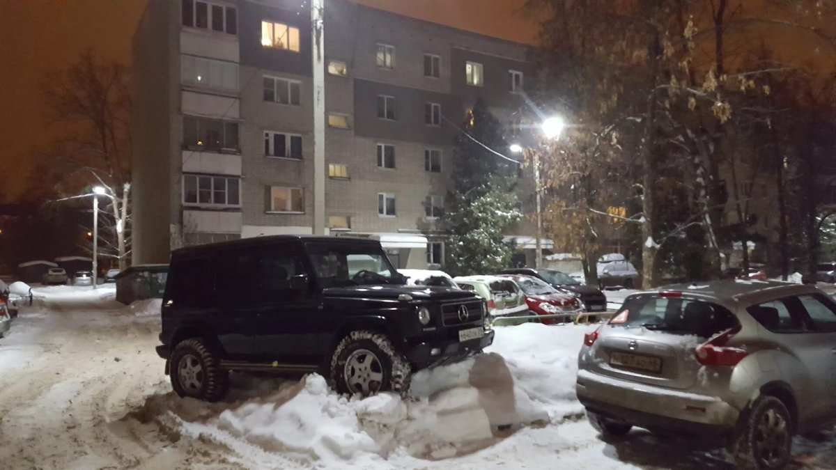 Гелендваген зимой ночью