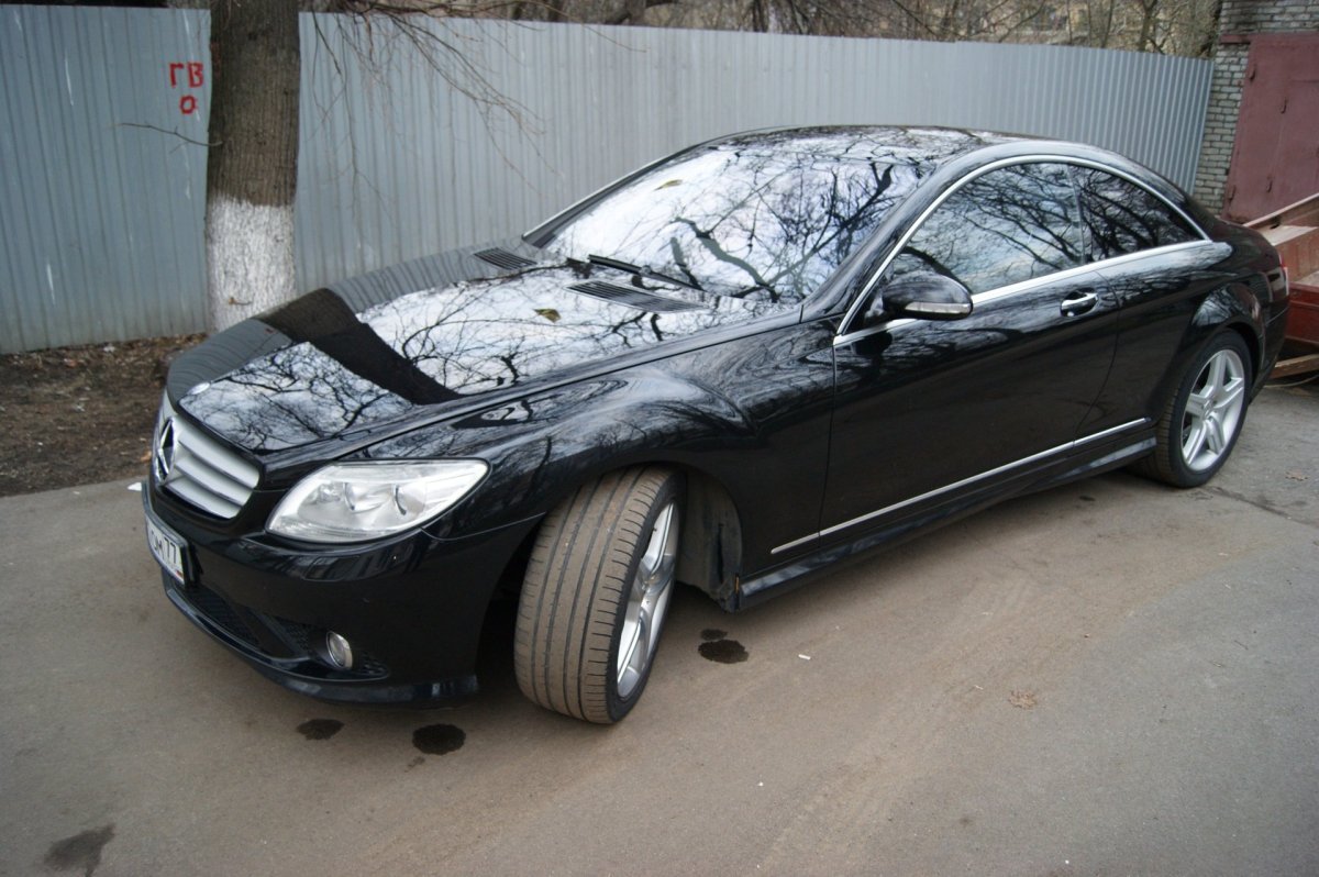 Во дворе Мерседес с 180