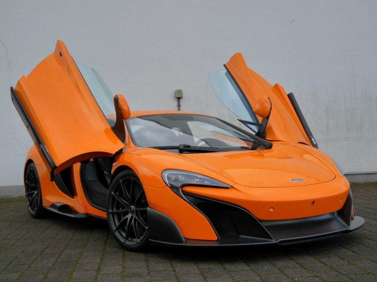 Красный Макларен 675 lt