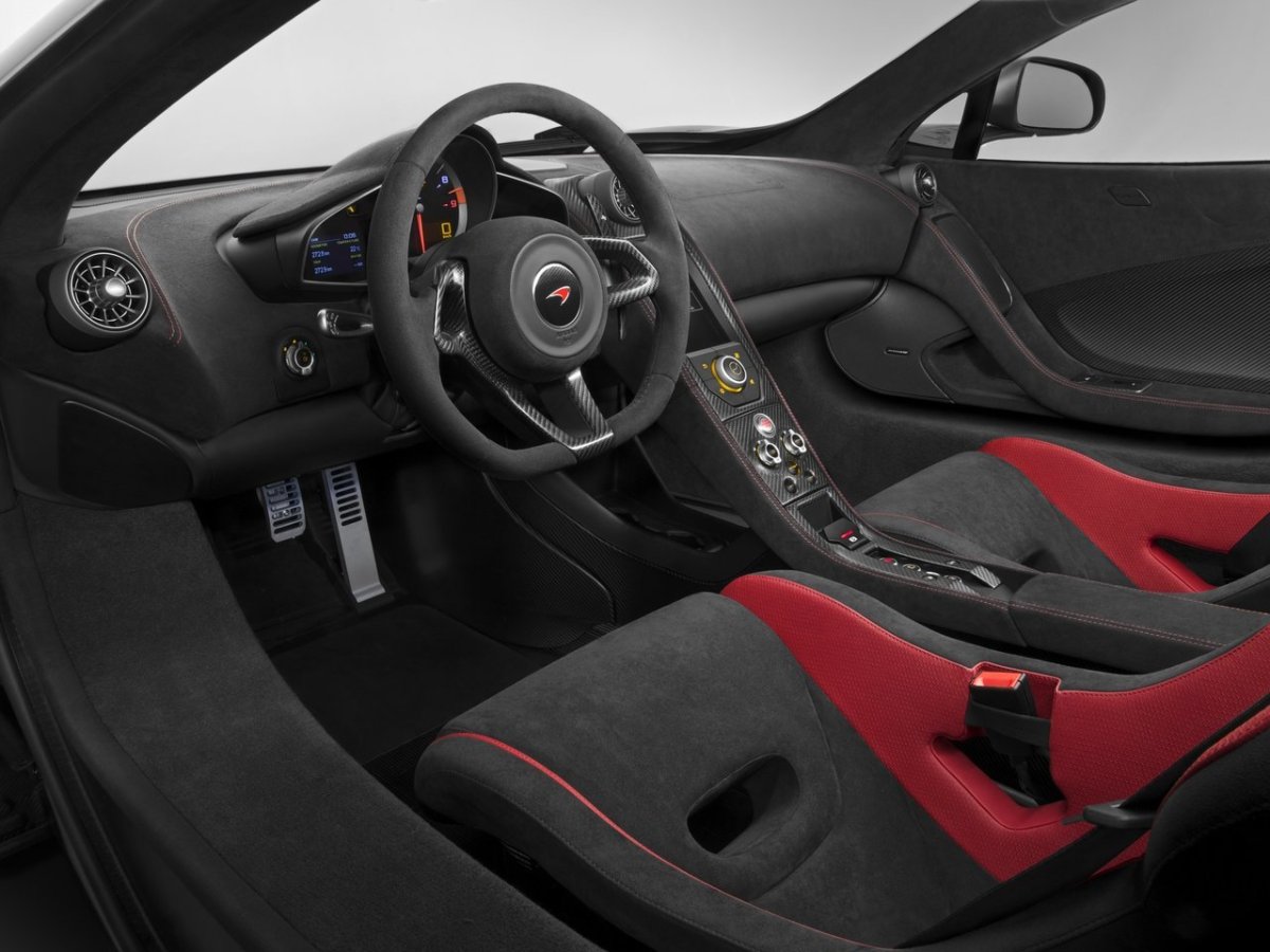 MCLAREN 675lt салон