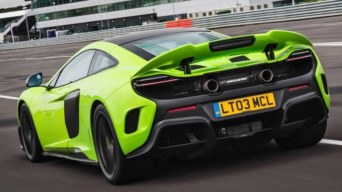 MCLAREN 675lt зелёная