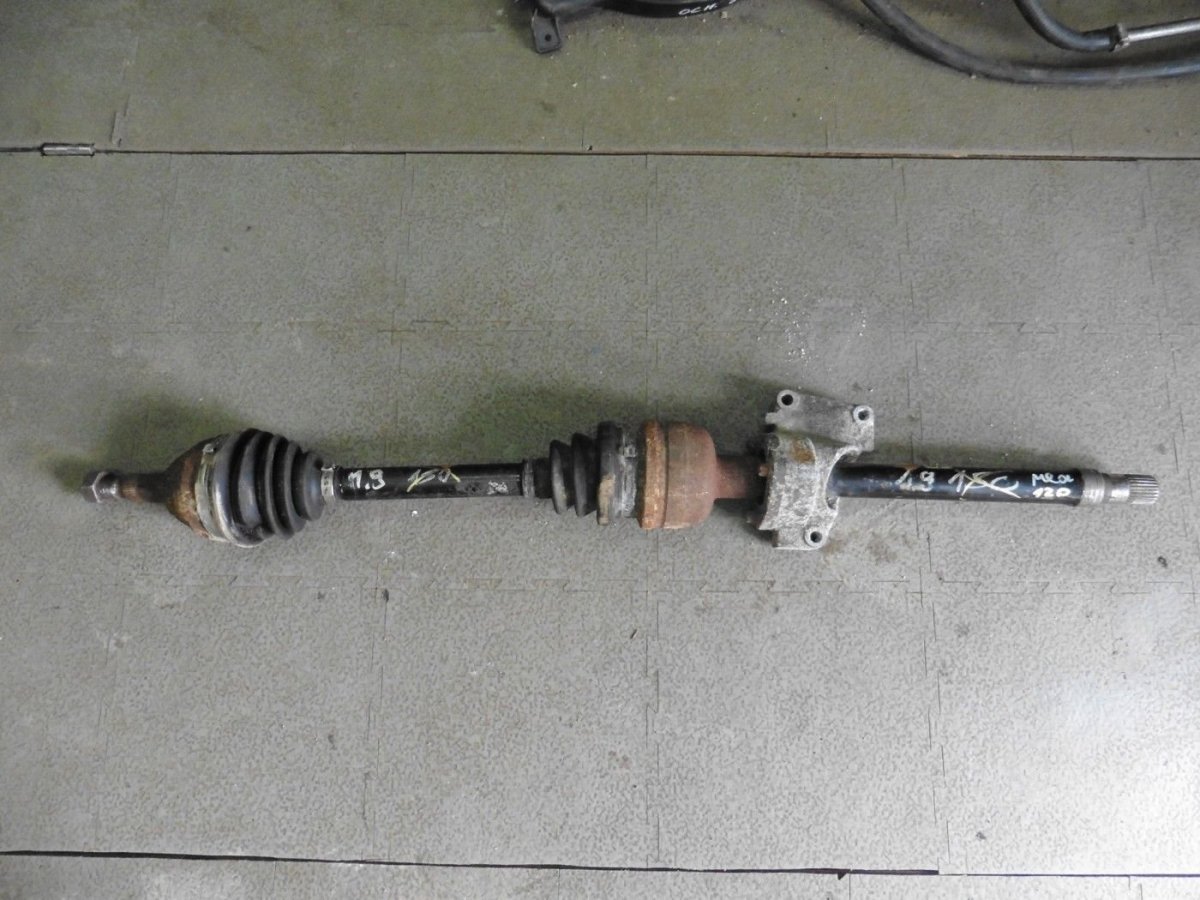 Привод правый Опель Астра h 1.8 МКПП