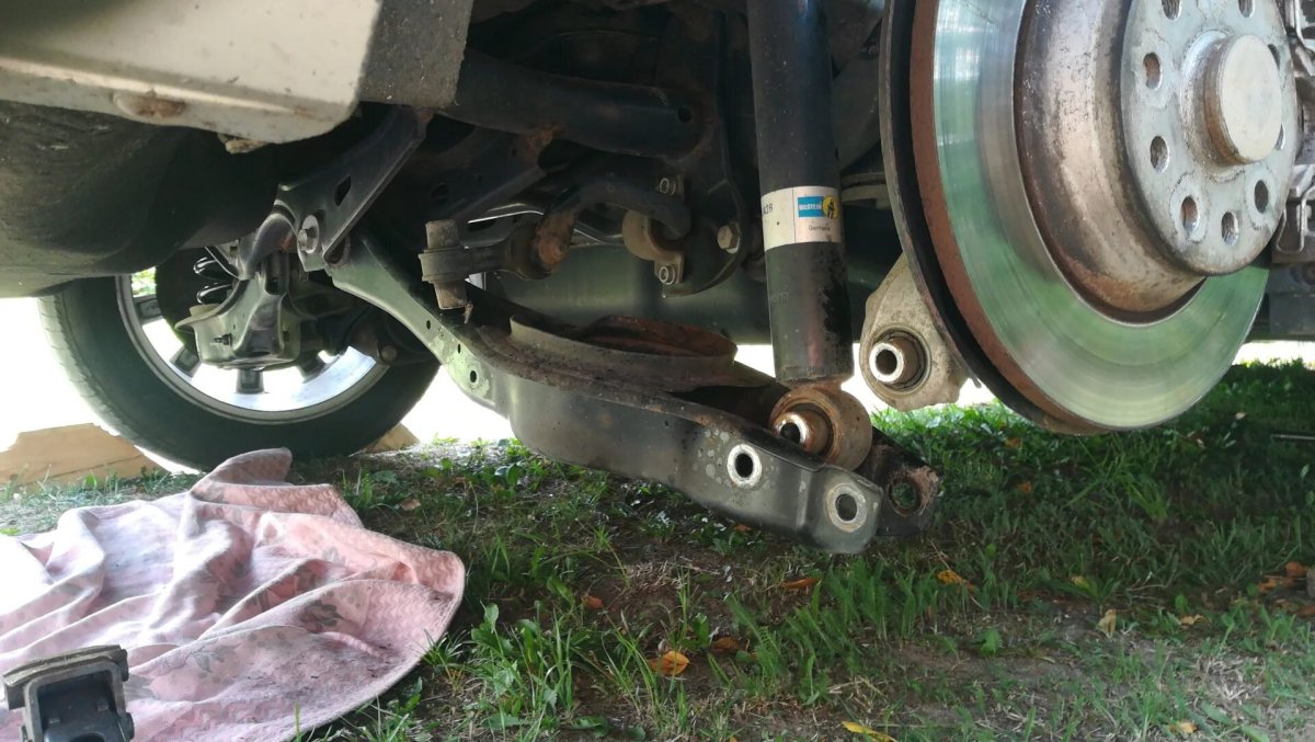 A4 b8 замена задней пружины