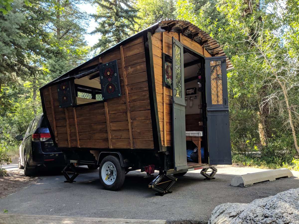 Прицеп-фургон автодом