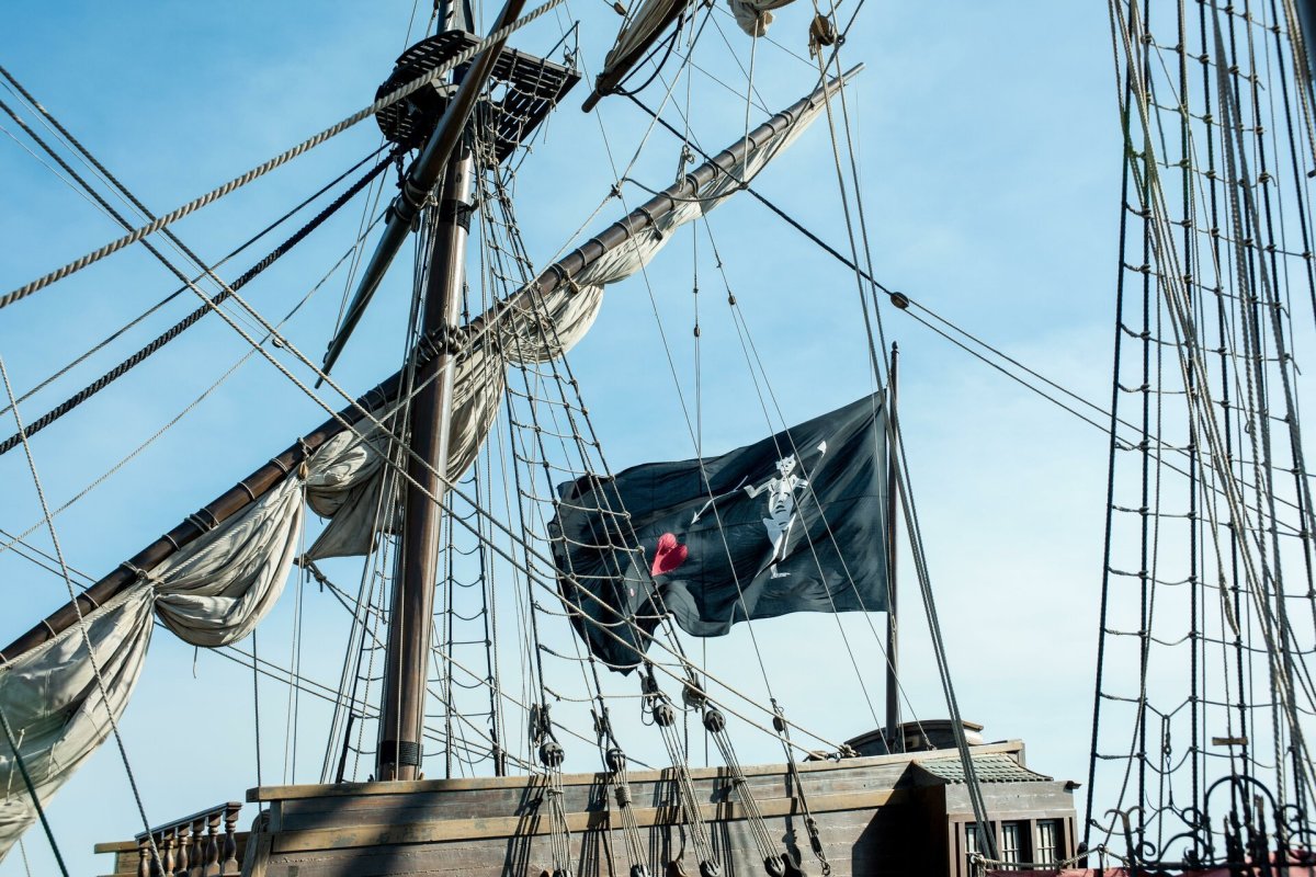 Флаг Флинта черные паруса