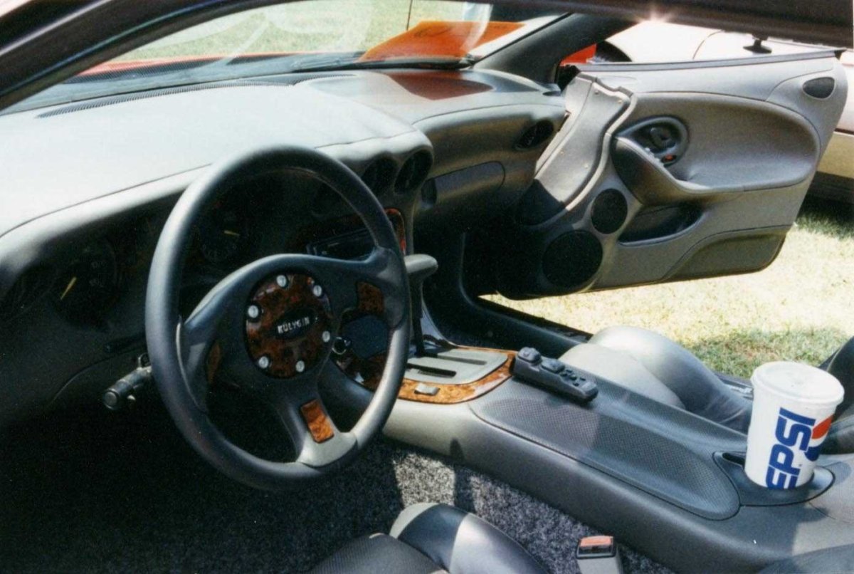 Лаура автомобиль салон