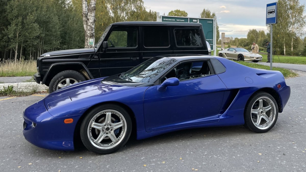 Лаура 2 машина