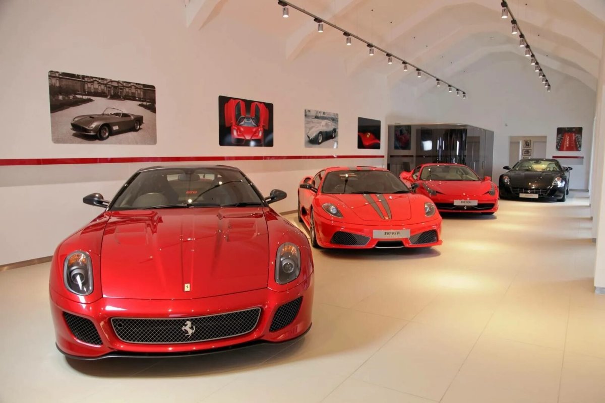 Автосалон Феррари в Германии