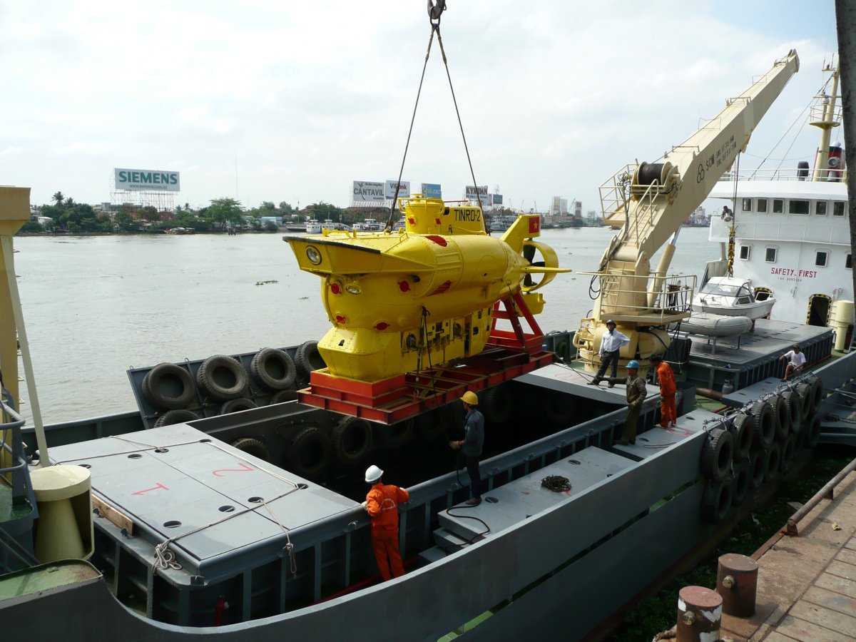 Судно носитель подводных аппаратов